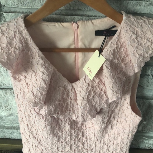 NEW Trina Turk Textured Floral Lined Feminine Pink Midi Stretchy Size 0 Dress - Picture 3 of 16
